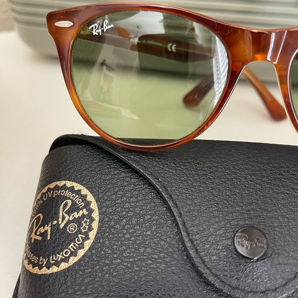 Ray-Ban’s in brown with brown lenses. - Picture 3 of 9